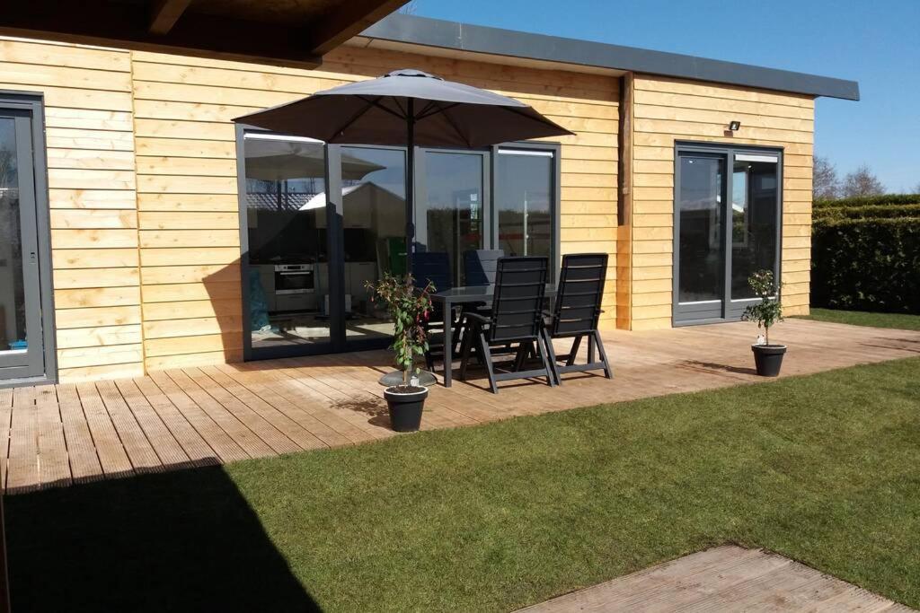 Luxe Vakantie Bungalow Met 3 Slaapkamers Dronrijp Экстерьер фото