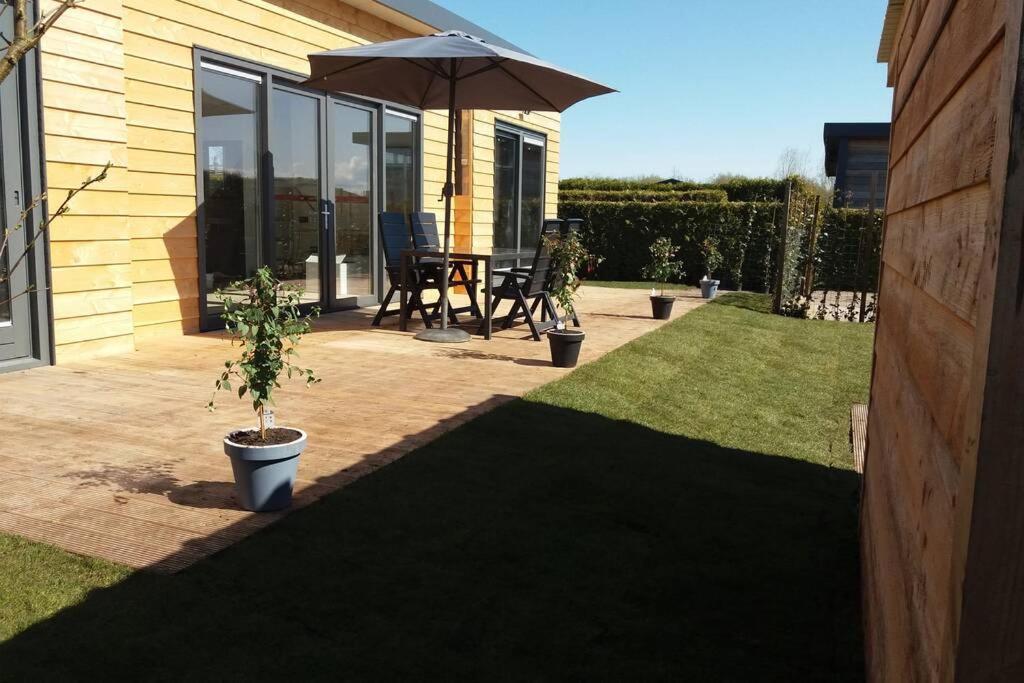Luxe Vakantie Bungalow Met 3 Slaapkamers Dronrijp Экстерьер фото